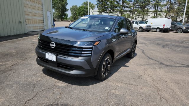Used 2025 Nissan Kicks SV AWD/4WD image 3
