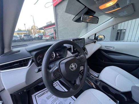 Used 2020 Toyota Corolla LE image 9