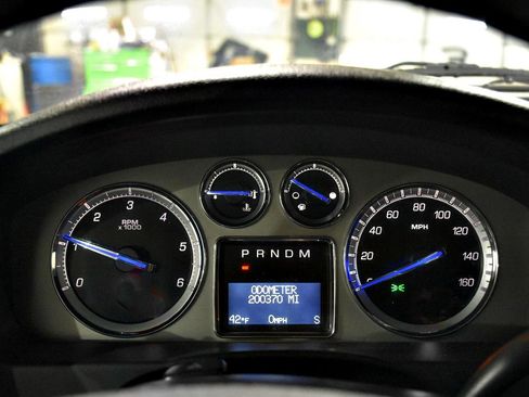 Used 2011 Cadillac Escalade ESV Luxury image 39