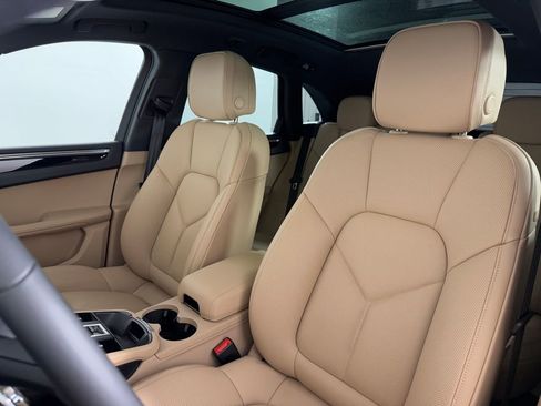 New 2026 Porsche Macan AWD/4WD image 5