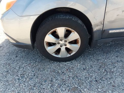 Used 2010 Subaru Outback 2.5i Limited AWD/4WD image 9