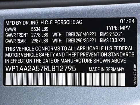 Certified 2024 Porsche Macan image 28