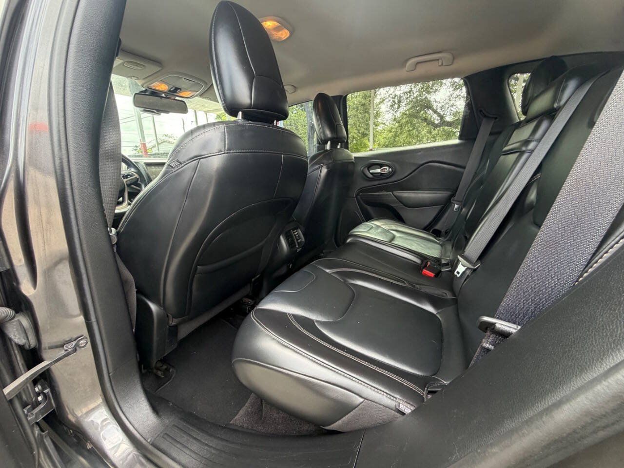 Used 2016 Jeep Cherokee Limited FWD image 17