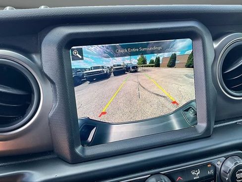 Used 2023 Jeep Gladiator Sport AWD/4WD image 15