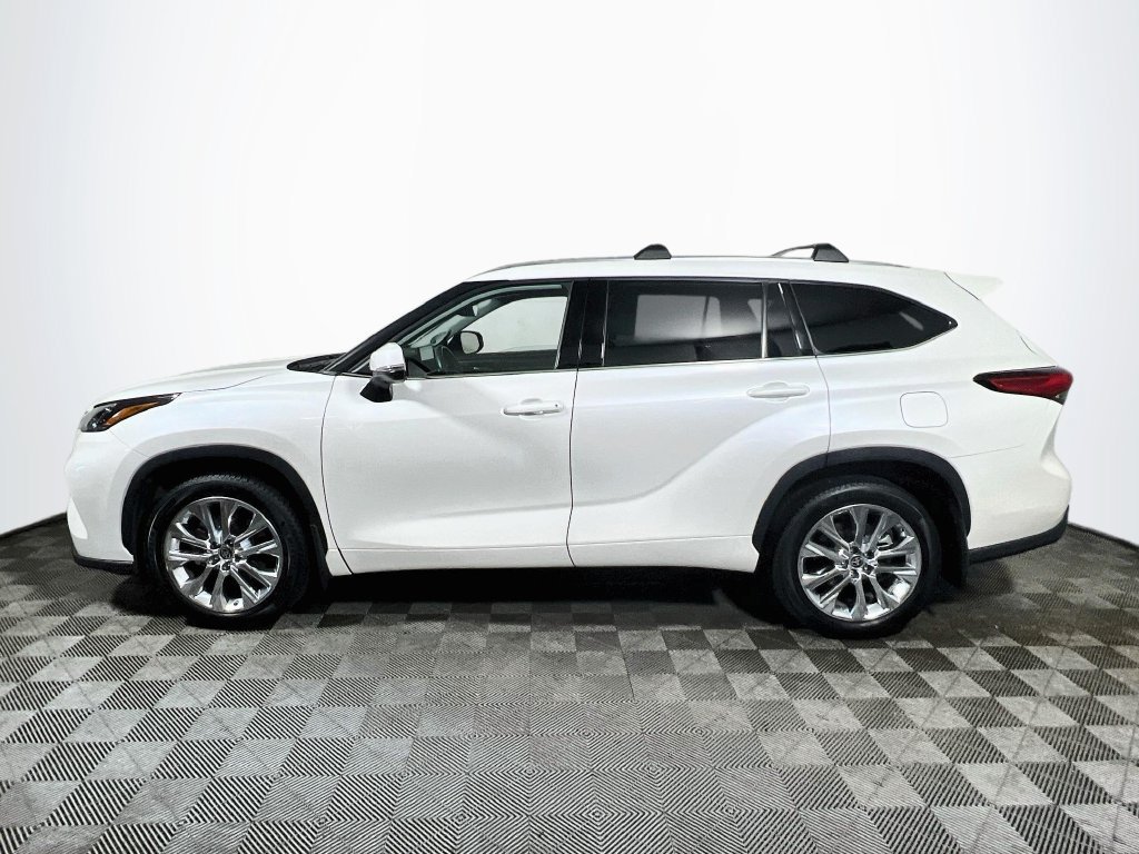 Certified 2021 Toyota Highlander Limited AWD/4WD image 4
