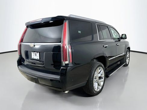 Used 2018 Cadillac Escalade Platinum AWD/4WD image 5
