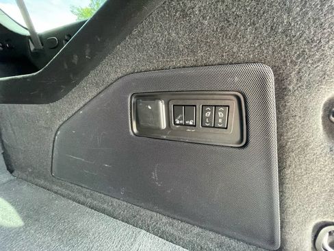 Used 2023 Cadillac Escalade ESV Premium Luxury AWD/4WD image 38