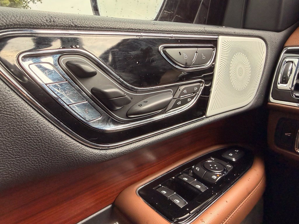 Used 2022 Lincoln Navigator L Reserve AWD/4WD image 36