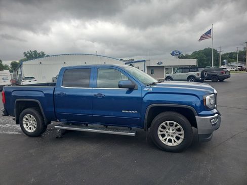 Used 2018 GMC Sierra 1500 SLE w/ SLE Value Package AWD/4WD image 4