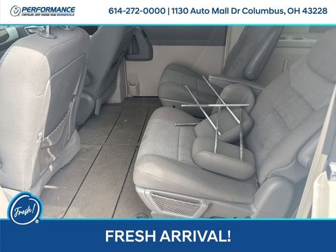 Used 2010 Chrysler Town & Country Touring FWD image 13