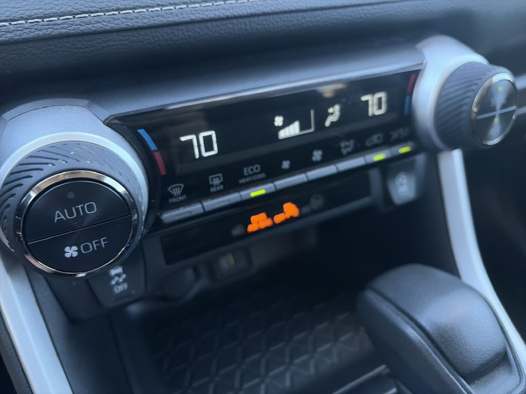 Used 2025 Toyota RAV4 XLE FWD image 22