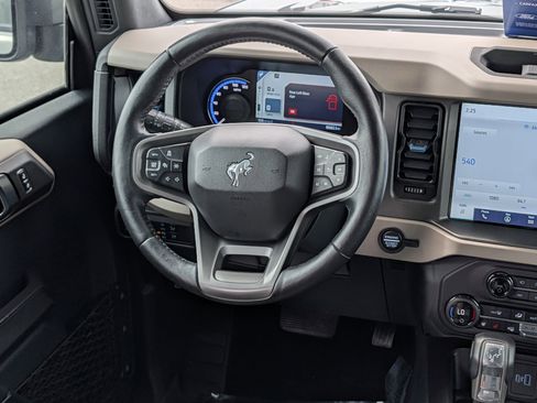 Used 2024 Ford Bronco Wildtrak image 39