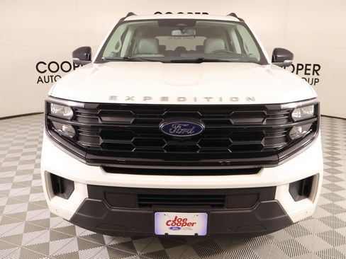Used 2025 Ford Expedition Active AWD/4WD image 11