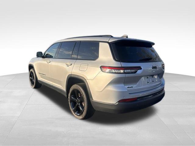 Used 2025 Jeep Grand Cherokee L Altitude AWD/4WD image 5