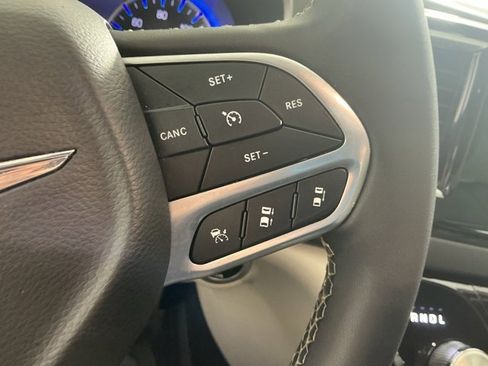 Used 2024 Chrysler Pacifica Touring-L image 26