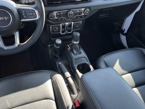 Used 2024 Jeep Wrangler Unlimited Sahara w/ Technology Group AWD/4WD image 14
