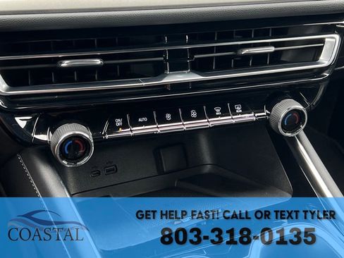 Used 2025 Chevrolet Traverse LT AWD/4WD image 49