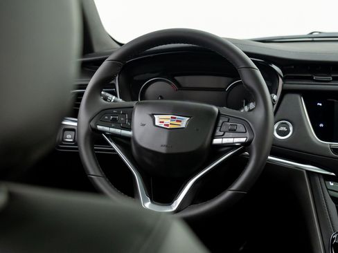 New 2025 Cadillac XT6 Luxury image 14