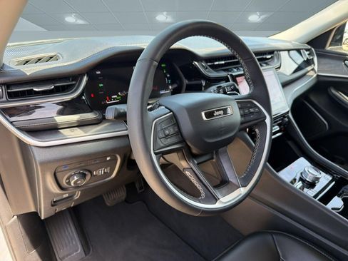 Used 2023 Jeep Grand Cherokee 4WD 4xe image 4