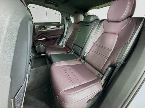 New 2025 Porsche Cayenne Coupe image 24