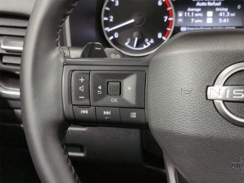 Used 2025 Nissan Rogue SV image 24