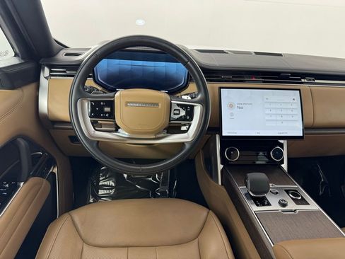 Used 2023 Land Rover Range Rover Long Wheelbase SE image 9