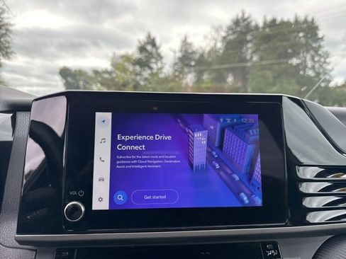 Used 2025 Toyota Camry SE image 35