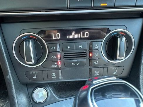 Used 2018 Audi Q3 2.0T Premium Plus w/ Premium Plus Package AWD/4WD image 23