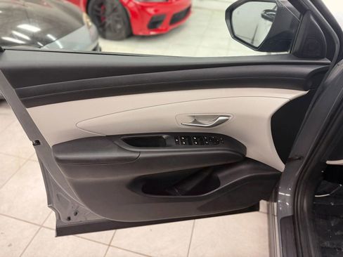 Used 2025 Hyundai Tucson SE AWD/4WD image 13