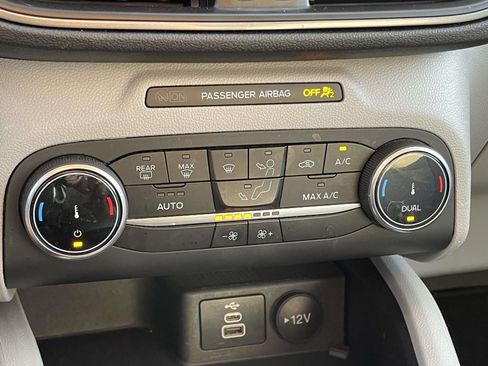 Used 2025 Ford Escape Active AWD/4WD image 29