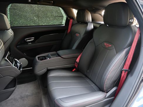 Used 2024 Bentley Bentayga Extended Wheelbase AWD/4WD image 22