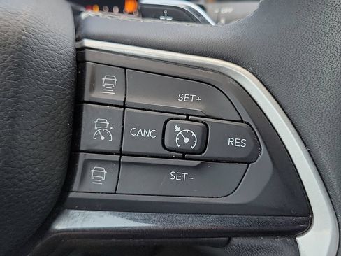 Used 2023 Jeep Grand Cherokee Altitude AWD/4WD image 19