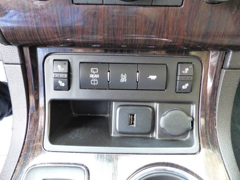 Used 2016 Chevrolet Traverse LT w/ Style and Technology Package AWD/4WD image 34