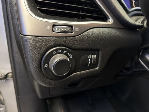 Used 2021 Jeep Cherokee Latitude image 14