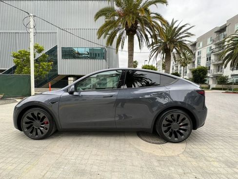 Used 2022 Tesla Model Y Performance AWD/4WD image 9