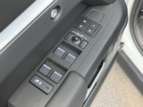 New 2026 Land Rover Defender 110 S AWD/4WD image 15