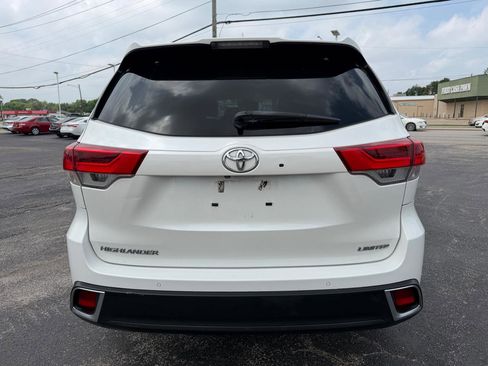 Used 2017 Toyota Highlander Limited FWD image 6