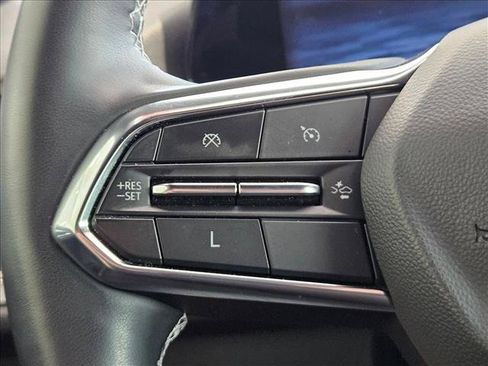 Used 2025 Chevrolet Traverse LT FWD image 22