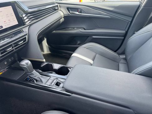 Used 2025 Toyota Camry SE FWD image 42
