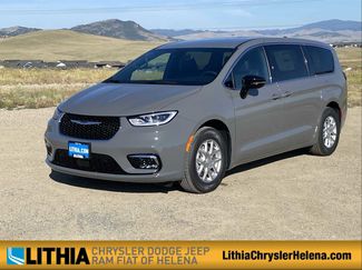 New 2025 Chrysler Pacifica Select video 1