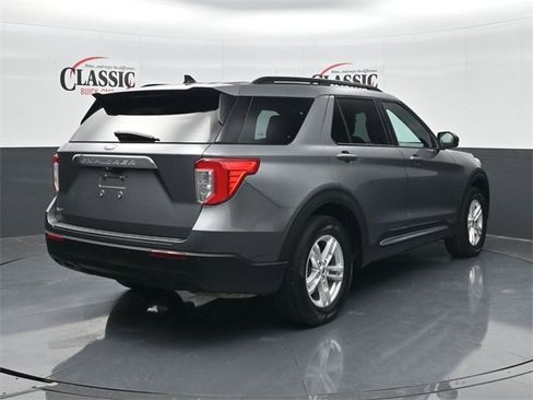 Used 2022 Ford Explorer XLT image 7