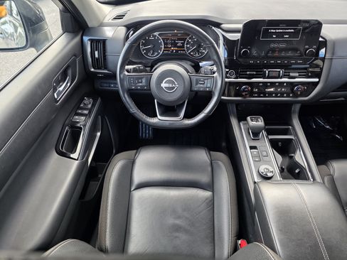 Used 2024 Nissan Pathfinder SL image 13