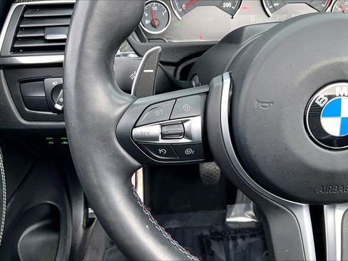 Used 2020 BMW M4 Convertible w/ Competition Package image 21