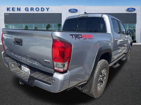 Used 2019 Toyota Tacoma TRD Off-Road w/ Technology Package AWD/4WD image 4
