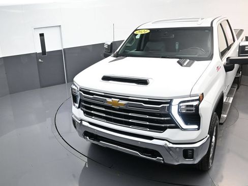 Used 2024 Chevrolet Silverado 2500 LTZ w/ LTZ Convenience Package AWD/4WD image 21