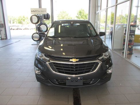 Used 2018 Chevrolet Equinox LT image 2