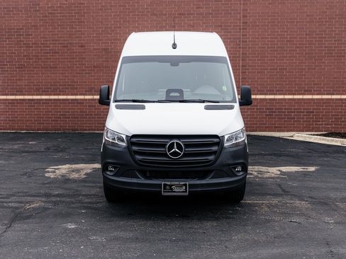 Used 2025 Mercedes-Benz Sprinter 2500 image 2