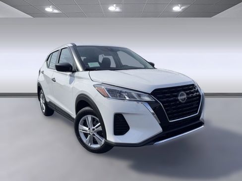 Certified 2025 Nissan Kicks Play S image 6