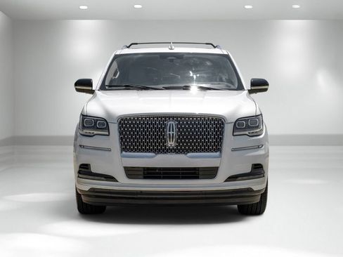 Used 2023 Lincoln Navigator L Reserve RWD image 7