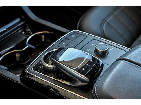 Used 2019 Mercedes-Benz GLE 400 4MATIC image 25